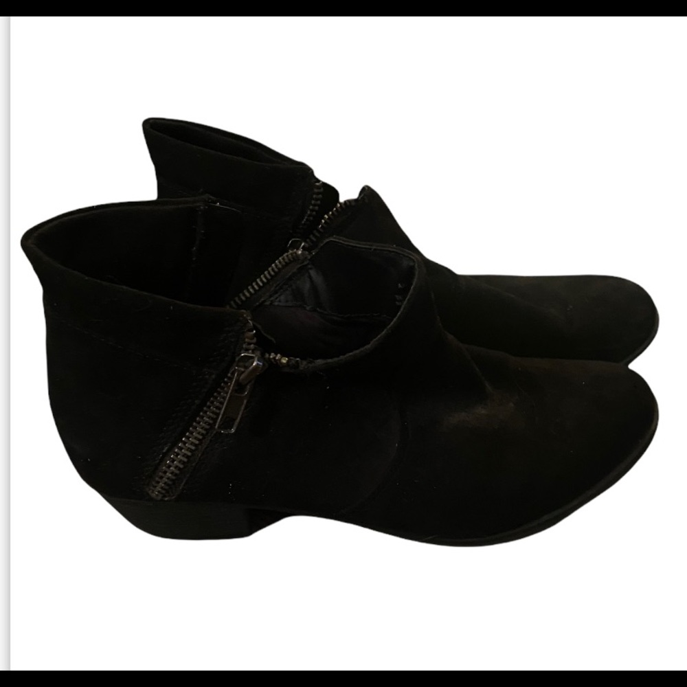 Zipper ankle boots